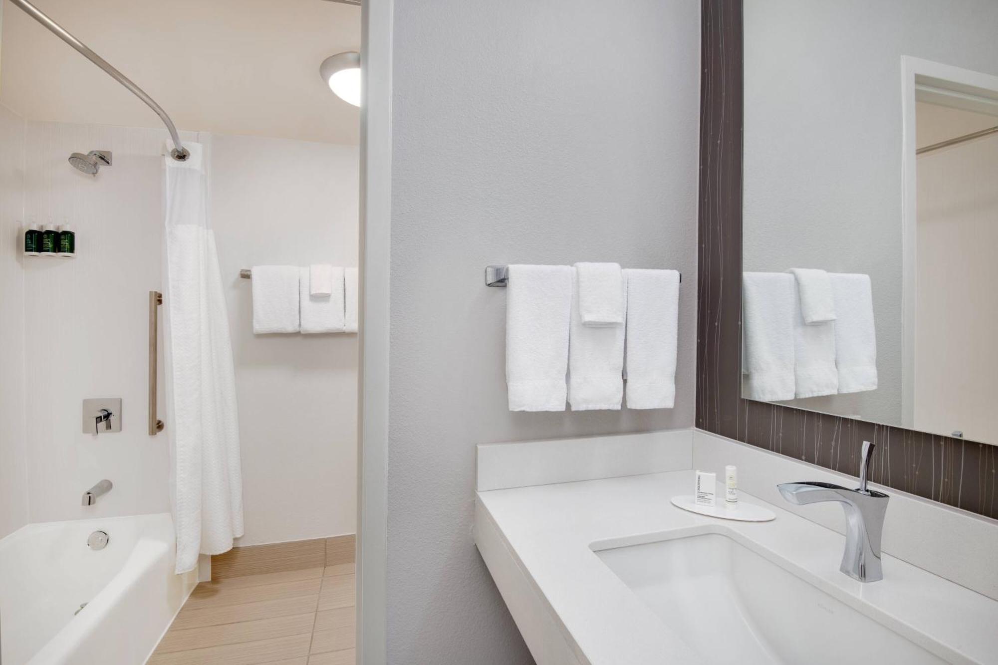 Courtyard By Marriott Birmingham