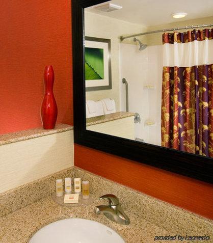 Courtyard By Marriott Birmingham Hotel 3*